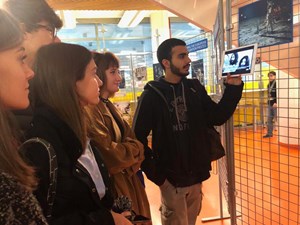 Studenti in visita alla mostra
