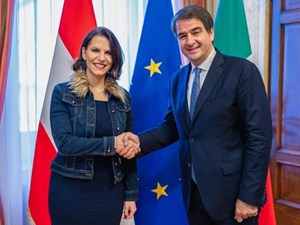Raffaele Fitto e Karoline Edtstadler