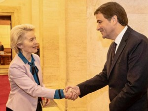 Raffaele Fitto e Ursula von der Leyen