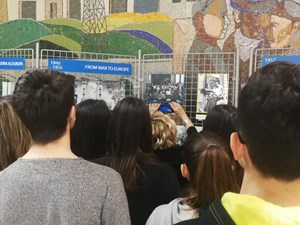 Studenti in visita alla mostra